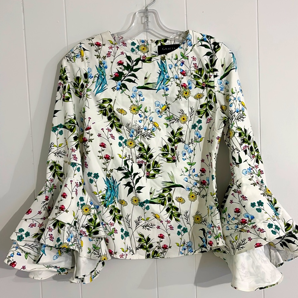Gracia Floral Ruffled Bell Sleeve Tropical Blouse‎ Size S NWT